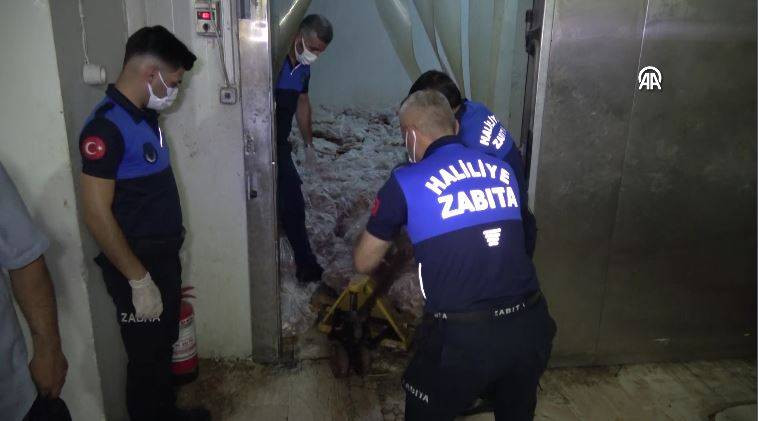 Bayram öncesi mide bulandıran görüntüler! Yakalanmasa vatandaşa yedireceklerdi - Resim: 11